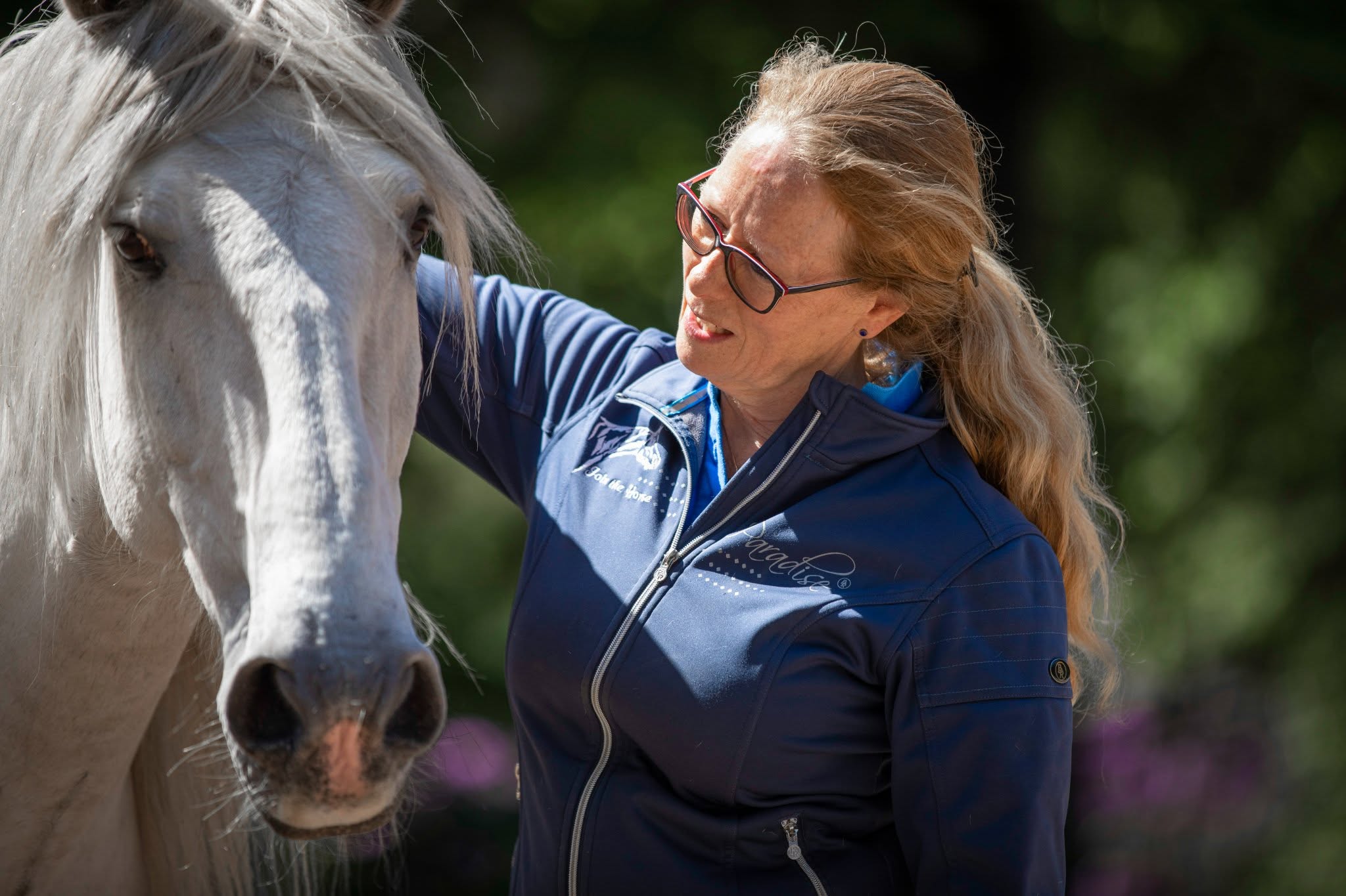 Carola van Berckel met een paard